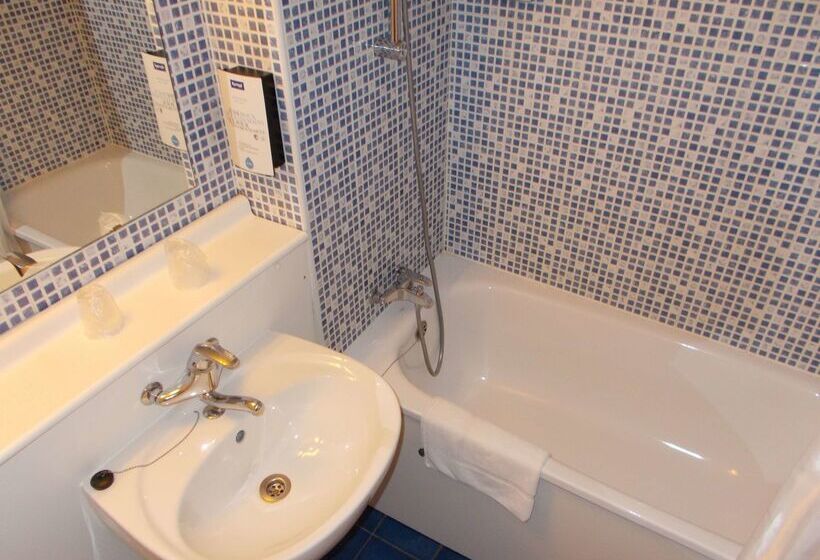 هتل Kyriad Tarbes Odos