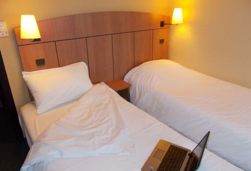 هتل Kyriad Tarbes Odos