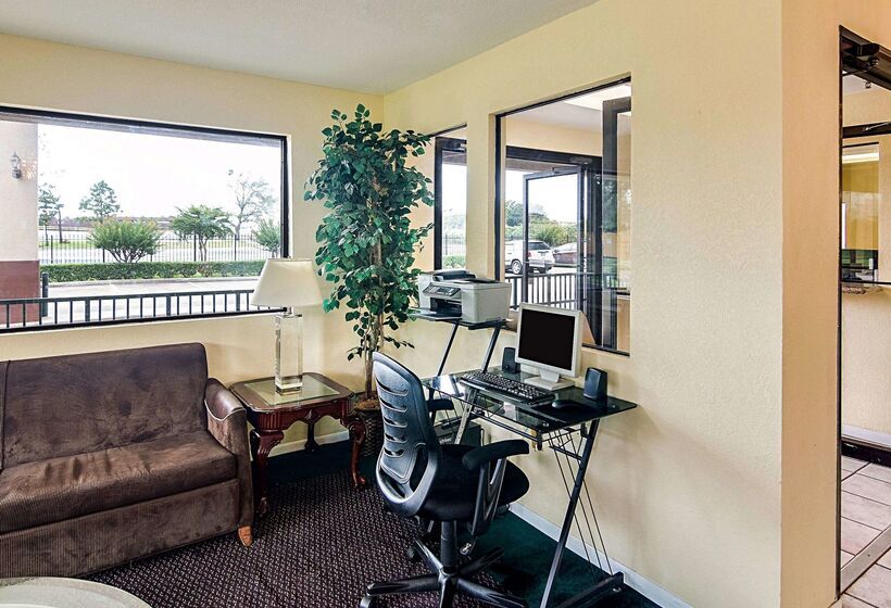 هتل Rodeway Inn & Suites Hwy 290 Nw