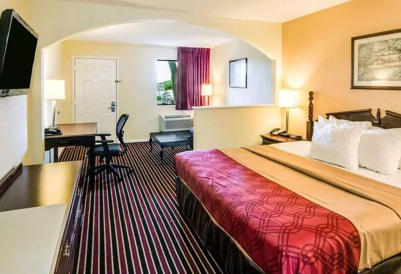 בית מלון כפרי Rodeway Inn & Suites Hwy 290 Nw