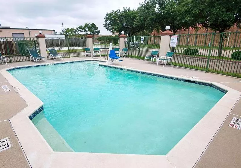 בית מלון כפרי Rodeway Inn & Suites Hwy 290 Nw