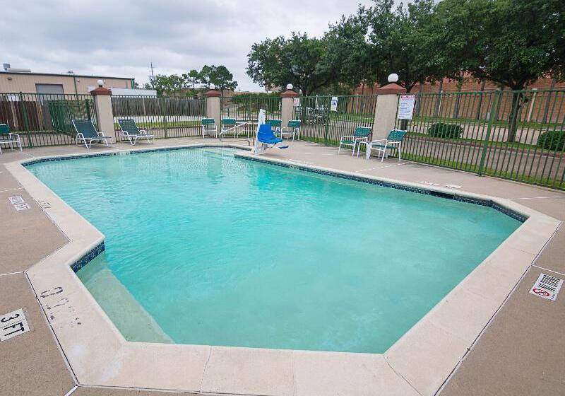 هتل Rodeway Inn & Suites Hwy 290 Nw