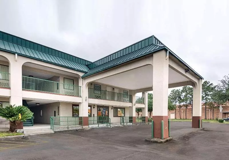 בית מלון כפרי Rodeway Inn & Suites Hwy 290 Nw