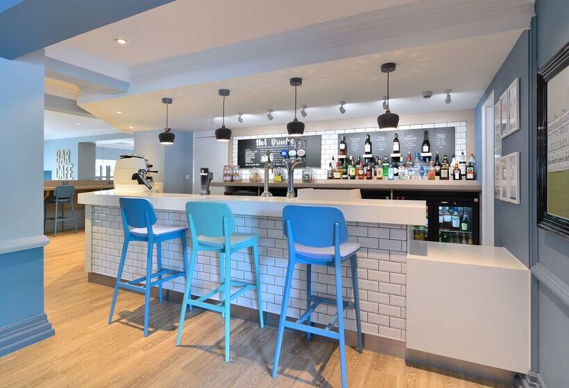 בית מלון כפרי Travelodge Bath Waterside