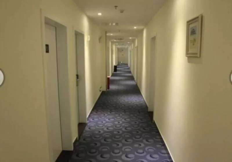 هتل 7 Days Inn Foshan University Creative Industry Park