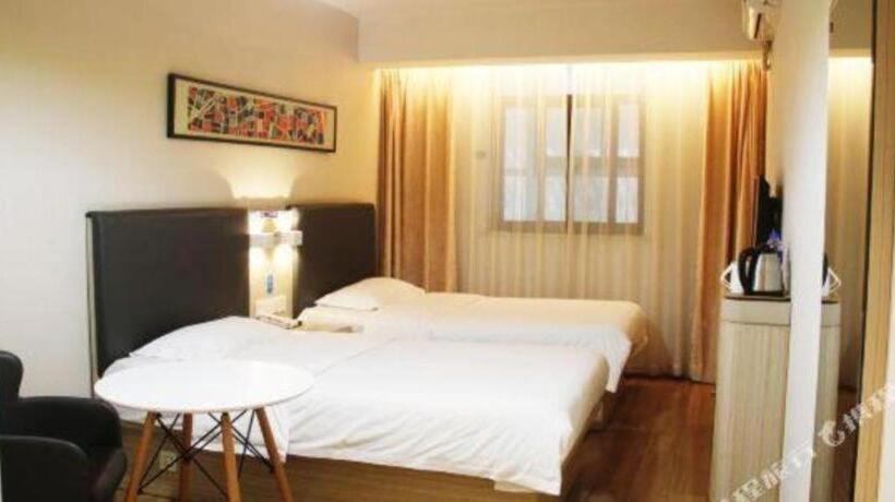 Hotel James Joyce Coffetel Yichang East Railway Station Central Bus Station