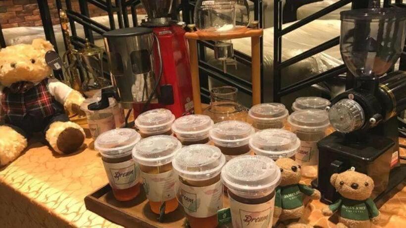 Hotel James Joyce Coffetel Yichang East Railway Station Central Bus Station