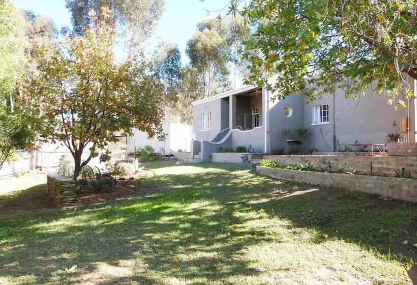 Cosy 6 Person Cottage With Mountain View