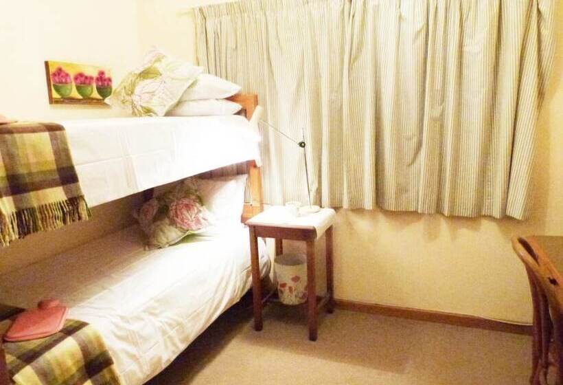 Cosy 6 Person Cottage With Mountain View