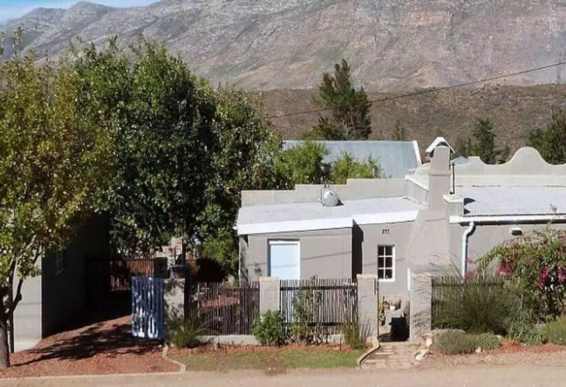 Cosy 6 Person Cottage With Mountain View