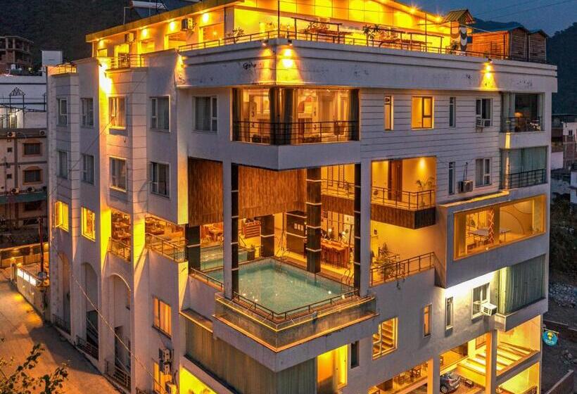 مسافرخانه Moustache Rishikesh Luxuria