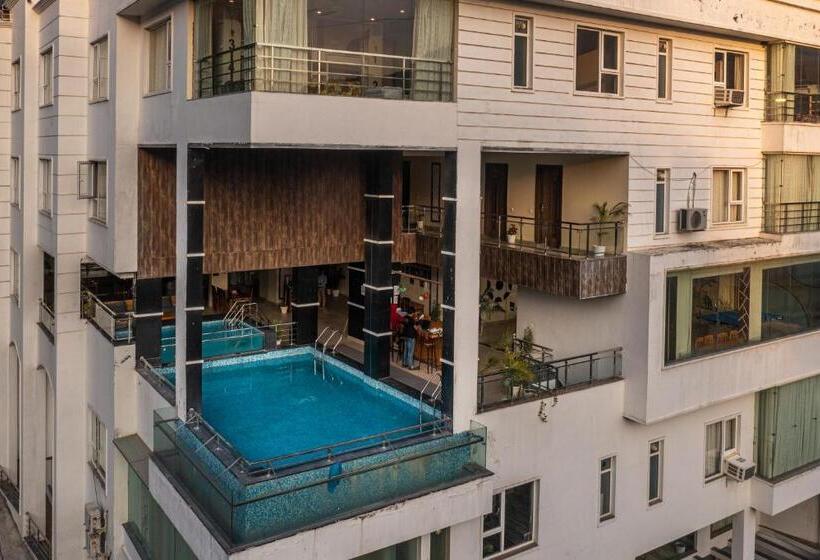 مسافرخانه Moustache Rishikesh Luxuria