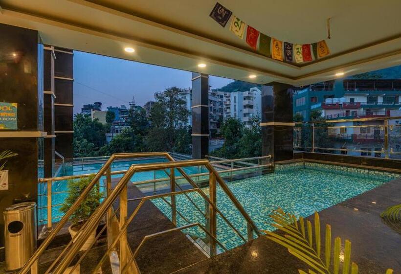 مسافرخانه Moustache Rishikesh Luxuria