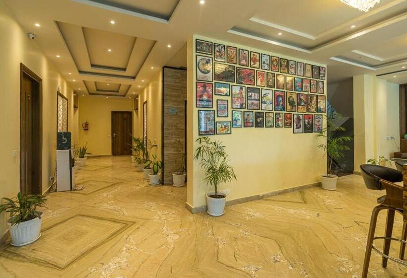 مسافرخانه Moustache Rishikesh Luxuria