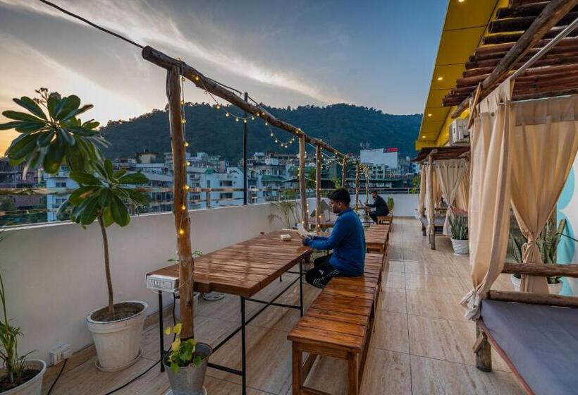 مسافرخانه Moustache Rishikesh Luxuria