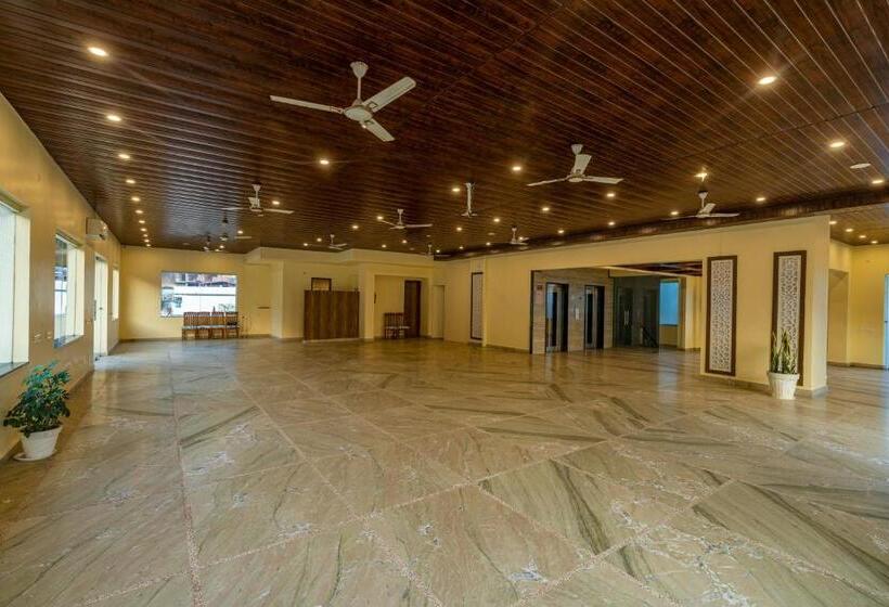 مسافرخانه Moustache Rishikesh Luxuria