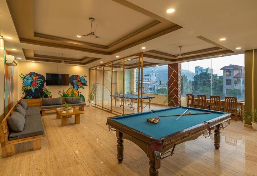 مسافرخانه Moustache Rishikesh Luxuria
