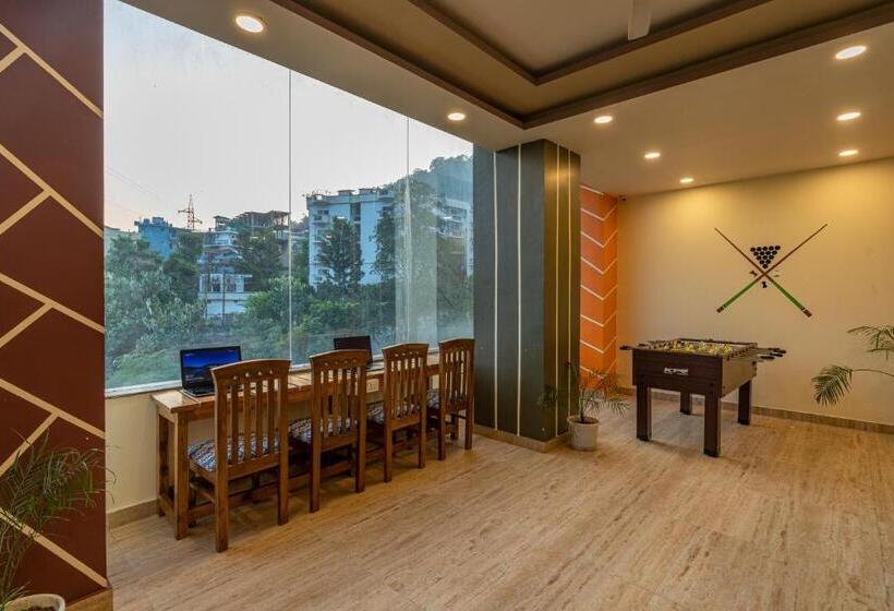 مسافرخانه Moustache Rishikesh Luxuria