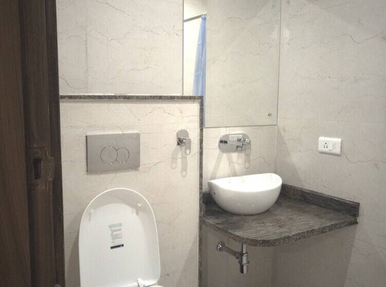 مسافرخانه Moustache Rishikesh Luxuria