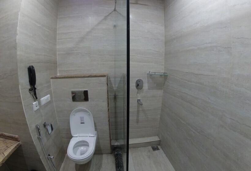 مسافرخانه Moustache Rishikesh Luxuria