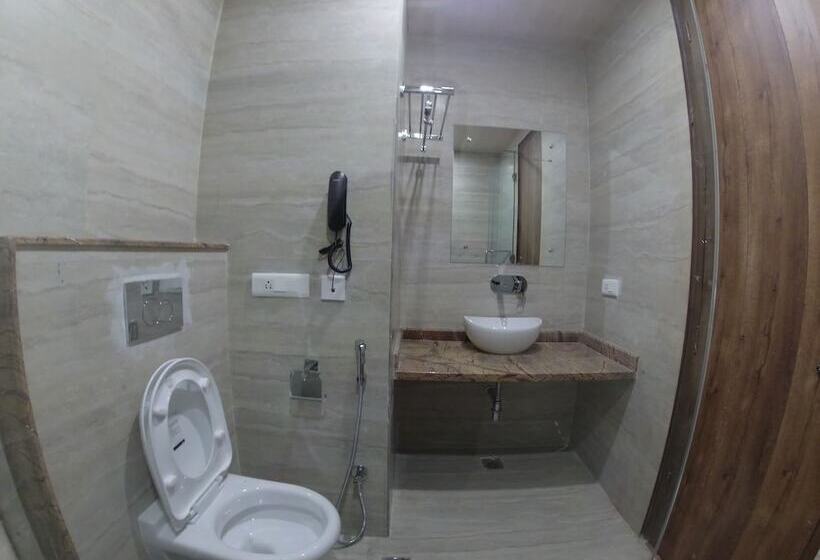 مسافرخانه Moustache Rishikesh Luxuria