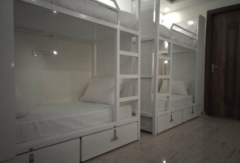 مسافرخانه Moustache Rishikesh Luxuria