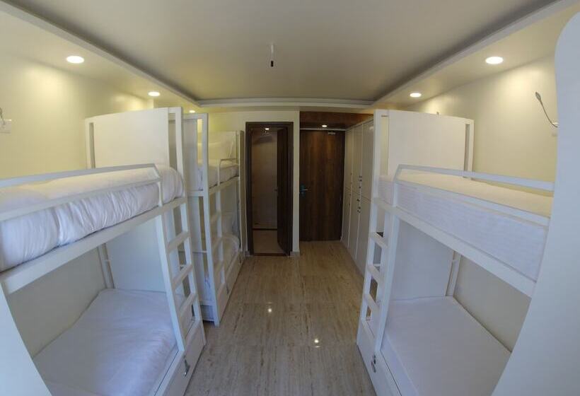 مسافرخانه Moustache Rishikesh Luxuria