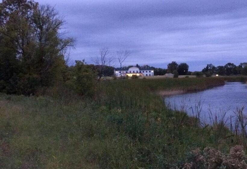 בית מלון כפרי Lakes Inn At Dunvilla