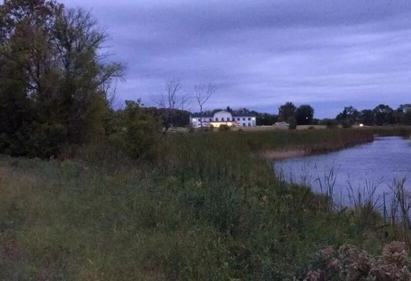 ホテル Lakes Inn At Dunvilla