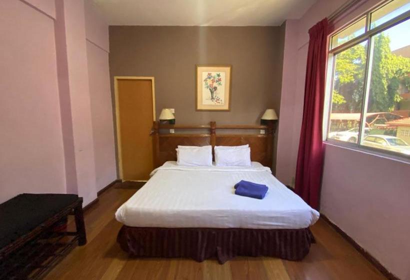 Hotel Oyo 90061 Kuhara Court Apartment Suite