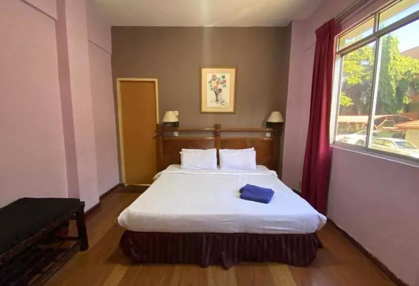 ホテル Oyo 90061 Kuhara Court Apartment Suite