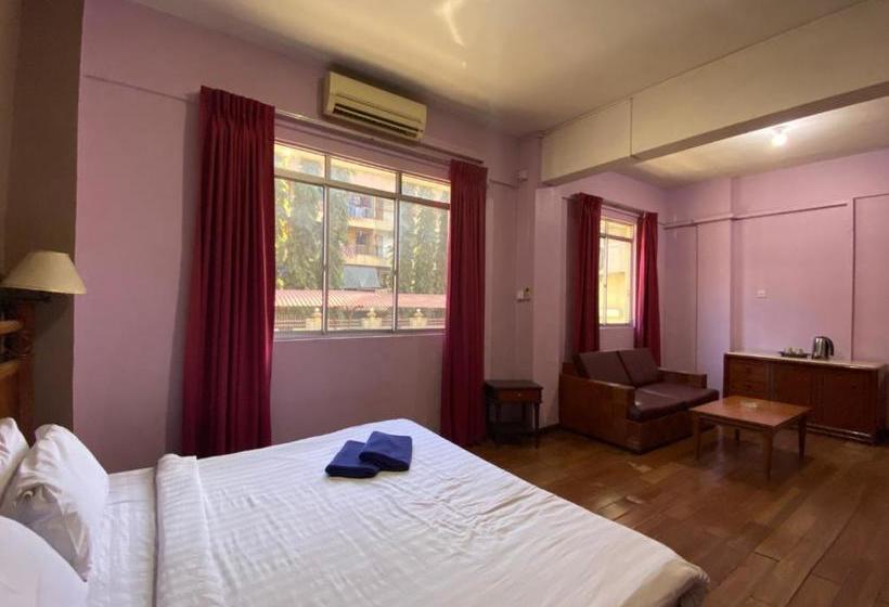 Hotel Oyo 90061 Kuhara Court Apartment Suite