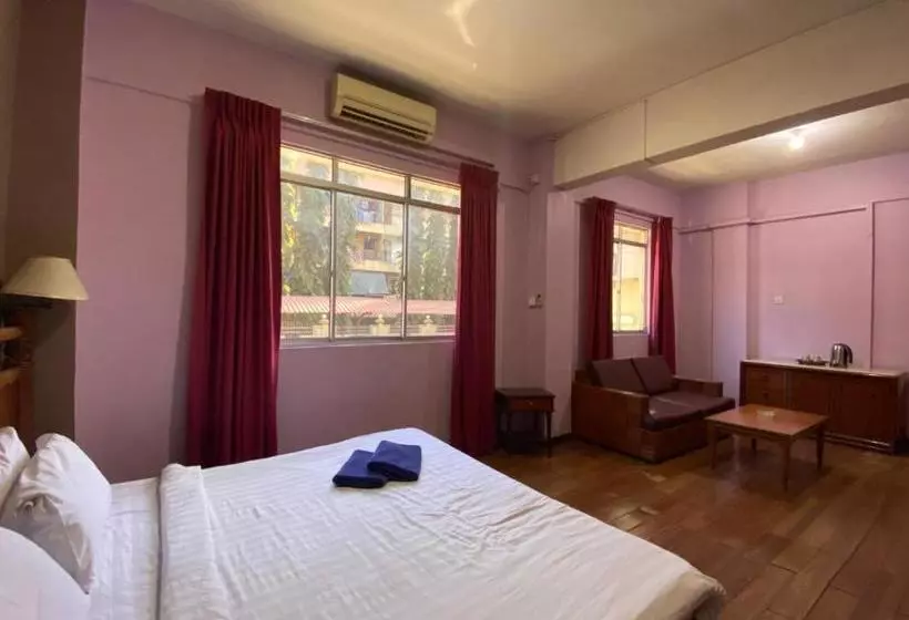 ホテル Oyo 90061 Kuhara Court Apartment Suite