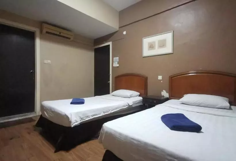 ホテル Oyo 90061 Kuhara Court Apartment Suite