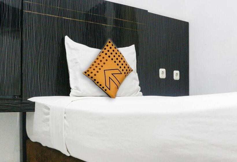 Отель Spot On 3605 Clarichie Guest House