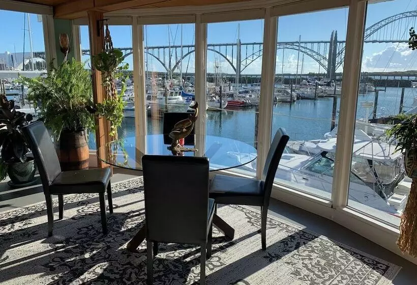 Aamiaismajoitus (B&B) The Newport Belle