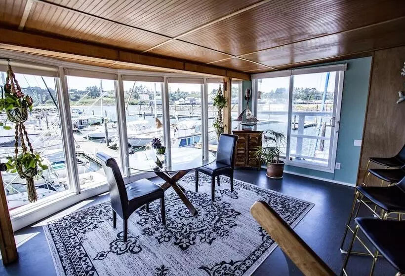 Aamiaismajoitus (B&B) The Newport Belle