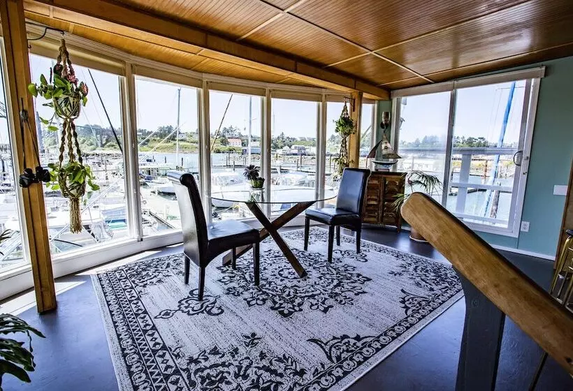 Aamiaismajoitus (B&B) The Newport Belle