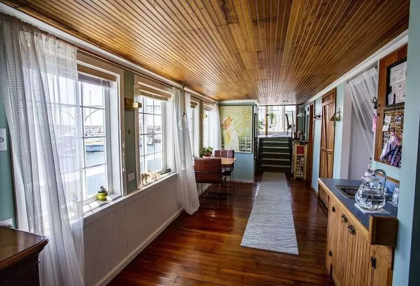 Aamiaismajoitus (B&B) The Newport Belle