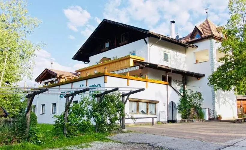 ホテル Gasthof Zum Grünen Baum