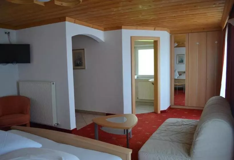 ホテル Gasthof Zum Grünen Baum