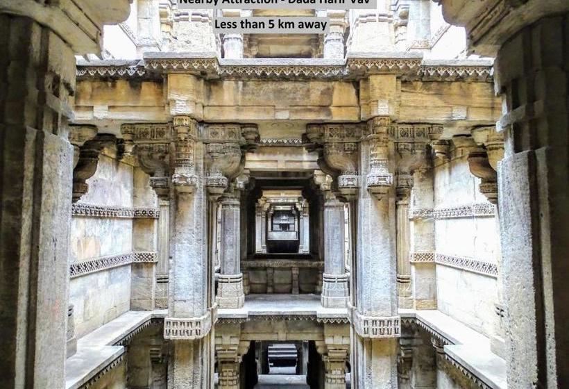 هتل Collection O Greenwood