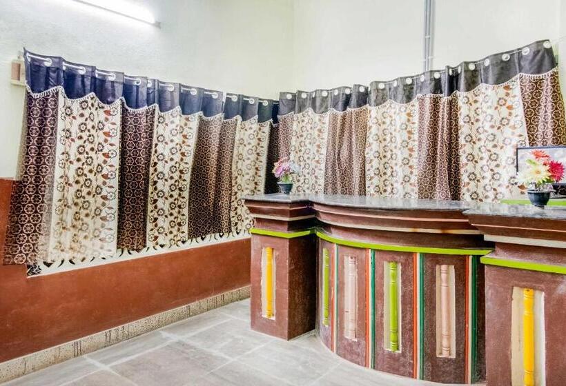 호텔 Spot On 69409 Sri New Sai Chandra