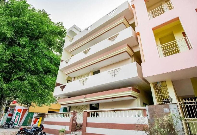 호텔 Spot On 69409 Sri New Sai Chandra