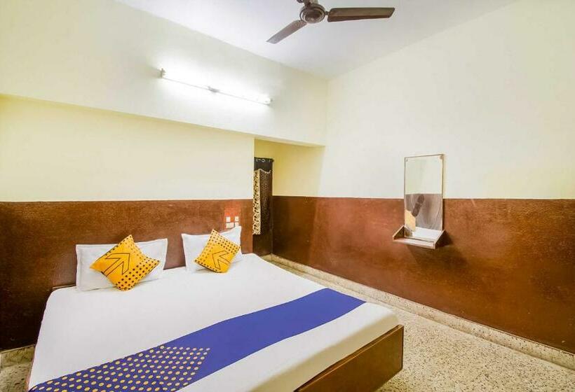 호텔 Spot On 69409 Sri New Sai Chandra