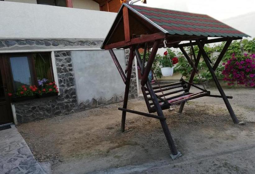 پانسیون Gyongyver Panzio