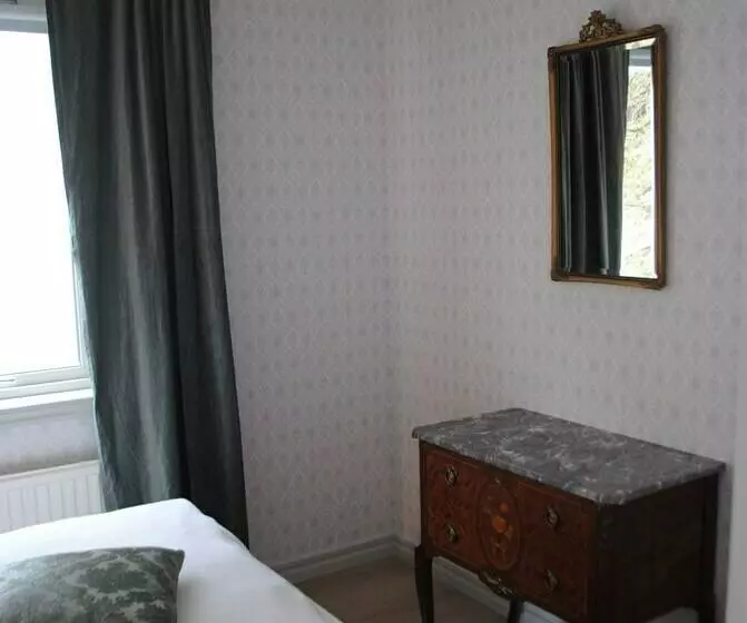 Anfasteröd Gårdsvik   Tälten