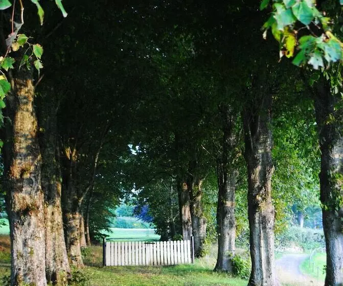 Anfasteröd Gårdsvik   Tälten