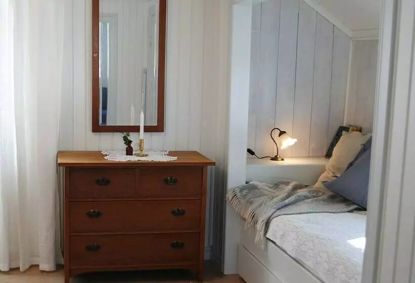 Anfasteröd Gårdsvik   Tälten