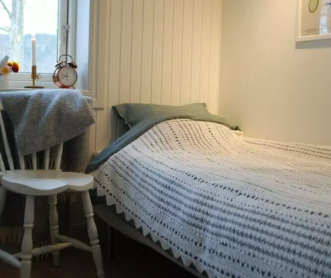 Anfasteröd Gårdsvik   Tälten